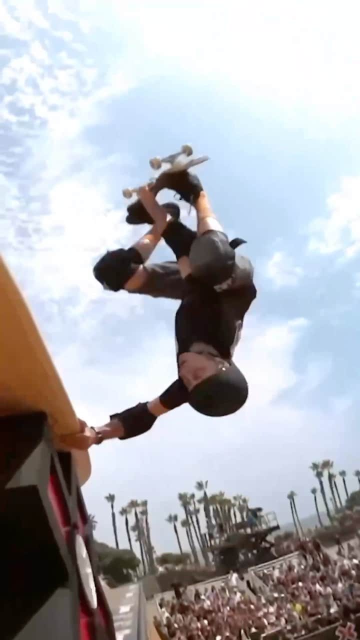トニー・ホークのインスタグラム：「I had a blast jumping into the @xgames best trick this afternoon and witnessing all of the progression first-hand. Also checked off a bucket list item: invert on a surfboard 🤷🏼. Thanks to everyone for the support and kind words as I cling to my fading youth.  Here’s a breakdown of all the gnar: Edi Damestoy - frontside forward to fakie 720 (aka rodeo revert?)🥉 Paul-Luc Ronchetti: 540 double flip to Indy Mitchie Brusco - varial flip McTwist Me - ✋🏼🪴 Tom Schaar - ollie to rewind grind 🏄🏼‍♂️(aka Peter blunt grind) Elliot Sloan - heelflip 720 Moto Shibata - alley-oop kickflip Japan McTwist 🥈 Gui Khury - Judo 900 🥇  🎥: @berrics / @xgames」