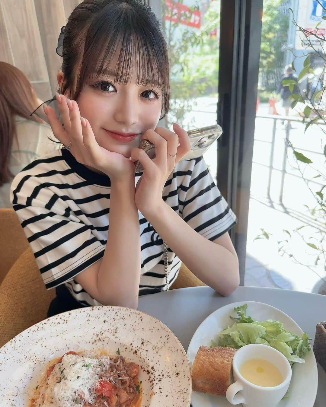 坂田心咲のインスタグラム：「. おいしいご飯食べてお買い物して幸せ~~ (◜ᴗ◝)🤍  #NMB48 #坂田心咲 #アイドル #05 #jk #ljk #hapakristin #ハパクリスティン #ワンピース #厚底スニーカー #ポニーテール #épine #epine」