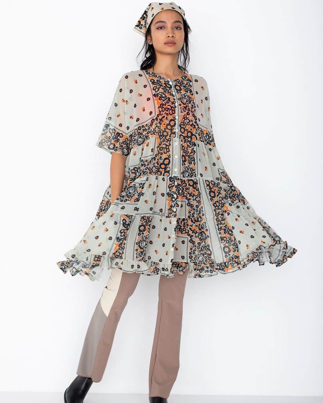 ノーマ ティーディーのインスタグラム：「NOMA t.d. 23FW  #36 'COME TOGETHER'  Chiffon Ruffled Dress &  Ribbon Blouse」