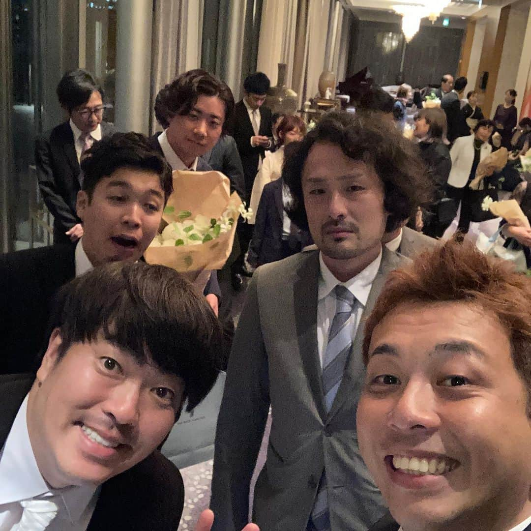 てっぺいさんのインスタグラム写真 - (てっぺいInstagram)「今日は同期のトレンディエンジェル斎藤さんの結婚式！ 式の登場での斎藤さんの表情から後半ずっとズラ被ったりで面白かったー！！ そしてリッツカールトンヤバい豪華でした！常にコップ5個くらい置いてありました！ #結婚式 #トレンディエンジェル  #トレンディエンジェル斎藤さん  #リッツカールトン」7月24日 1時46分 - nice_teppee