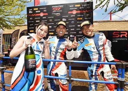織戸学のインスタグラム：「@gtworldchallengeasia   茂木ラウンド rd1  rd2優勝 現在 ランキングトップ  season offの ヨーロッパで行わられるseries表彰式へ teamに行ってもらう事 これが私の最大のテーマ  毎戦bopが悪くなり speedはどんどん無くなりなかなか厳しいですが、コース上でも、ソフト面でもteamとミスなく、 なんと言っても、 レースウィークは とても楽しく真剣に過ごせております。  @gtworldchallengeasia  とても激しいレーシングで、なかなか抜いてもらう側も神経を使います。  次戦は GT4のみの 岡山ラウンド  とても大切な 週末になるでしょう。  暑い日が続きます 引き続き、生きます  #maxorido   写真 AE86オーナー #ae86trueno  @kano_masaki.02_04   @yzone.co.ltd.yz_racing  @kano_masaki.02_04  @bmwteamstudie」