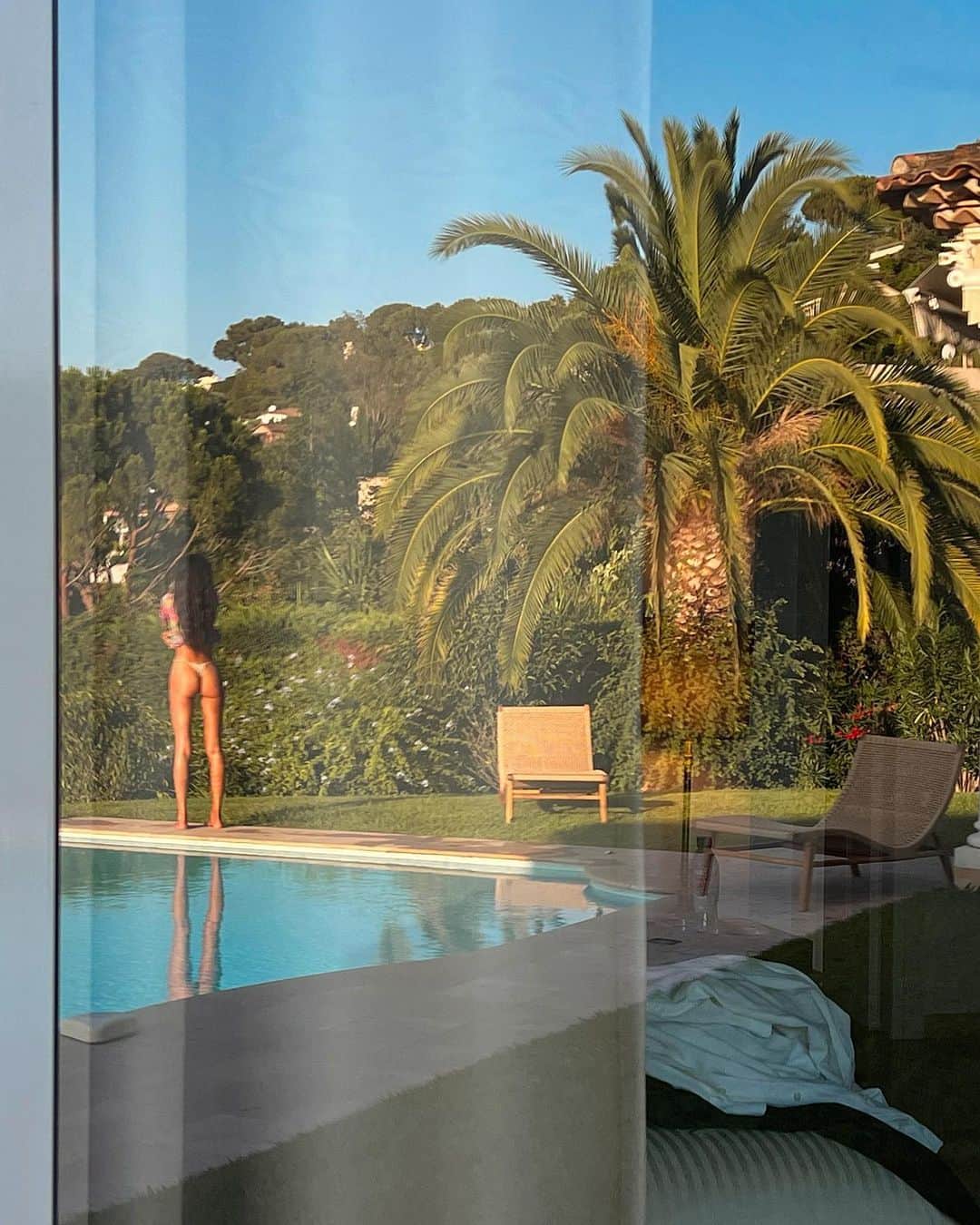 ケリー・ゲイルのインスタグラム：「Summer magic🇫🇷☀️🌊」