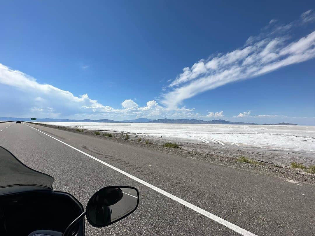 ロバート・パトリックさんのインスタグラム写真 - (ロバート・パトリックInstagram)「Shots from the saddle. #america #bonnevillesaltflats #roadglide #harleydavidson #roadtrip」7月24日 2時39分 - ripfighter