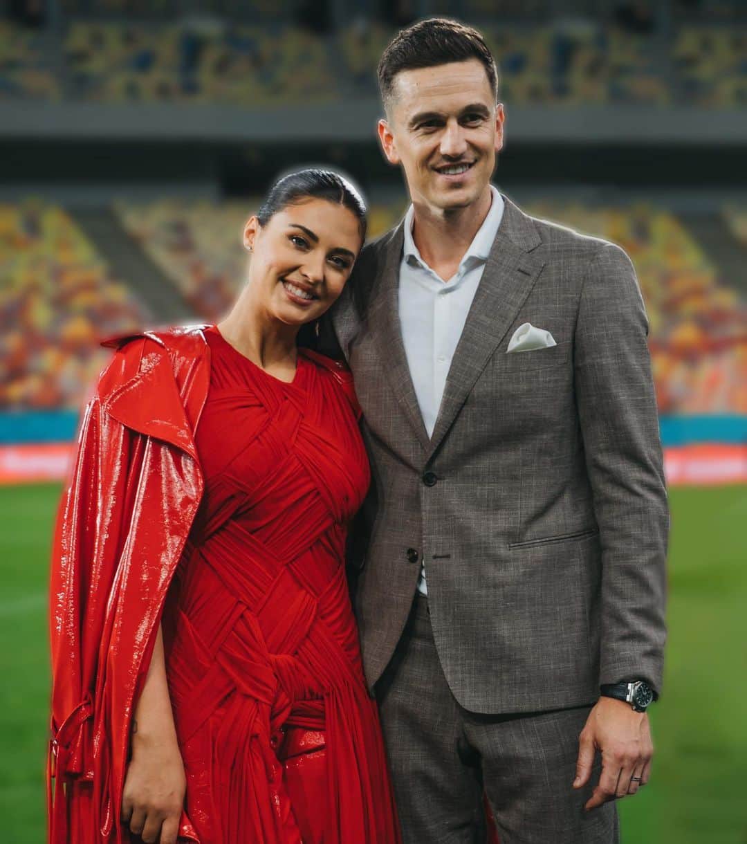 のインスタグラム：「Noul imn al Superligii, cântat de Antonia și Vescan, disponibil pe youtube 🎧 🎶 👉🏻 https://youtu.be/E3TJDZW98M8 #campionuldintine #superliga」