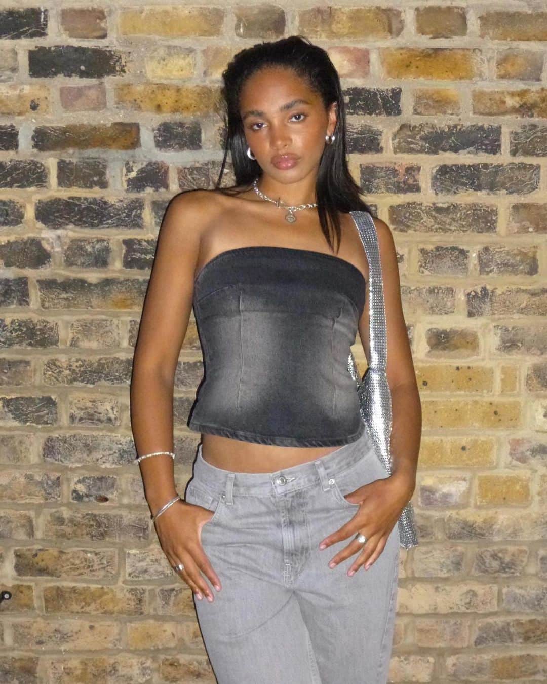 トップショップのインスタグラム：「Time travelling to the 90s.  #TopshopMuse @sm.luke wears denim corset [131548838], 90s jeans [127513681] + chainmail bag [128869600].」