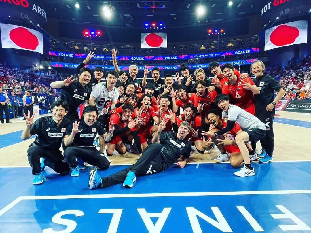 山内晶大さんのインスタグラム写真 - (山内晶大Instagram)「. . . VNL 2023 Final round in Gdańsk 🇮🇹🇯🇵 3位🥉 12勝目🫶 . . . #龍神nippon  #Japan #Italia」7月24日 3時23分 - akihiroooo1130