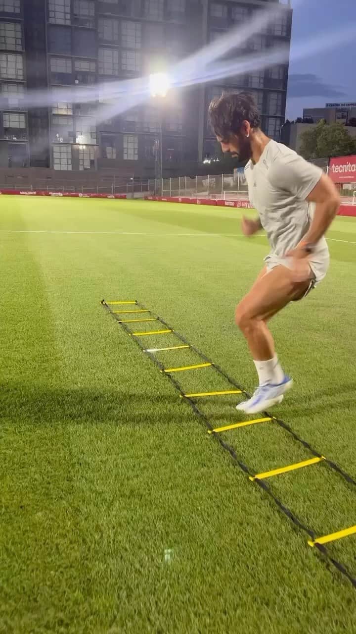 フランシスコ・ロマン・アラルコンのインスタグラム：「⚽️😍」
