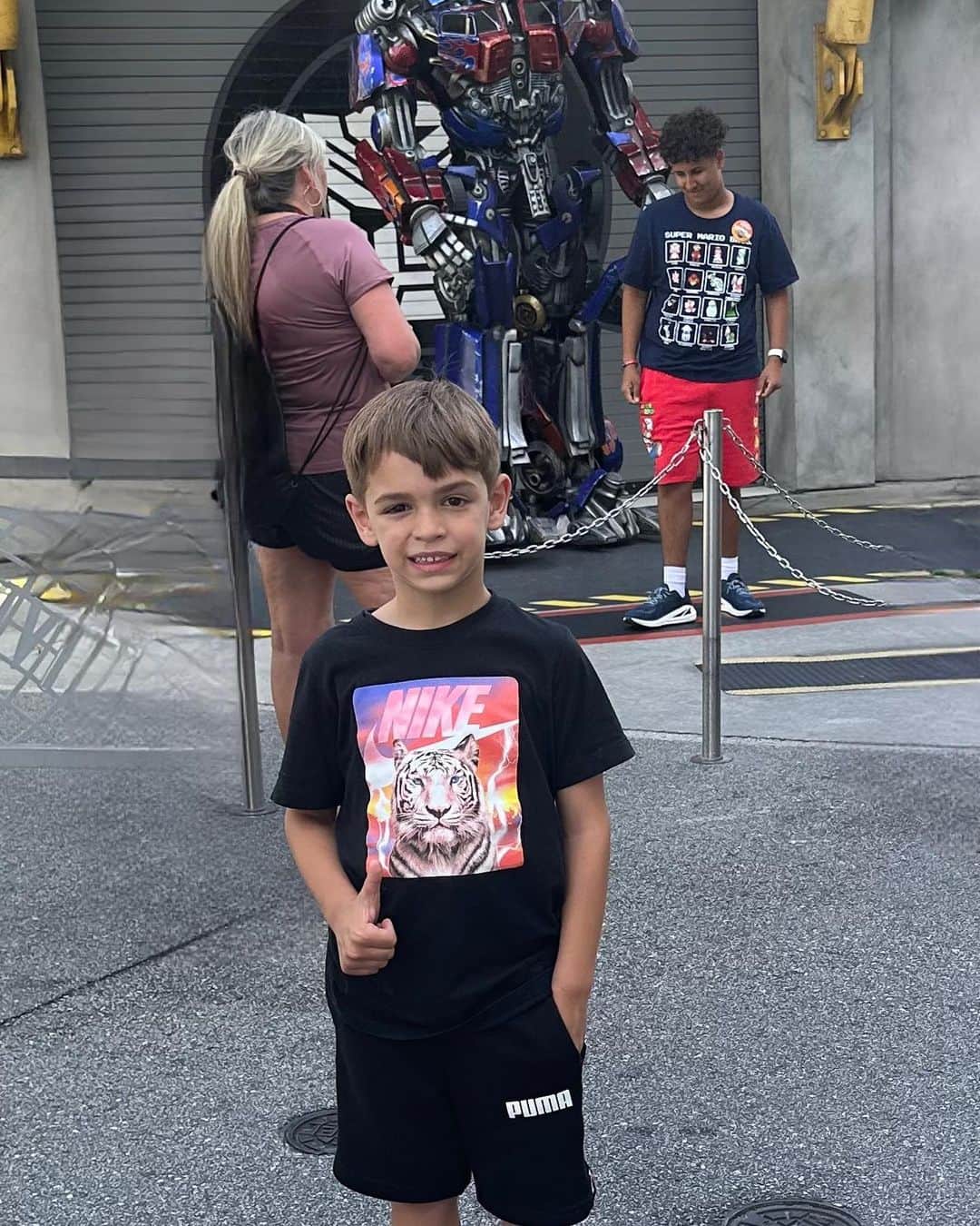 セバスティアン・コアテスのインスタグラム：「Feliz cumple Feli!! Sos un hijo muy cariñoso, alegre,divertido y con una energía que nos contagia a todos!! Te amamos y disfrutamos verte crecer todos los días!! #6añitos🥳🎉🥳」
