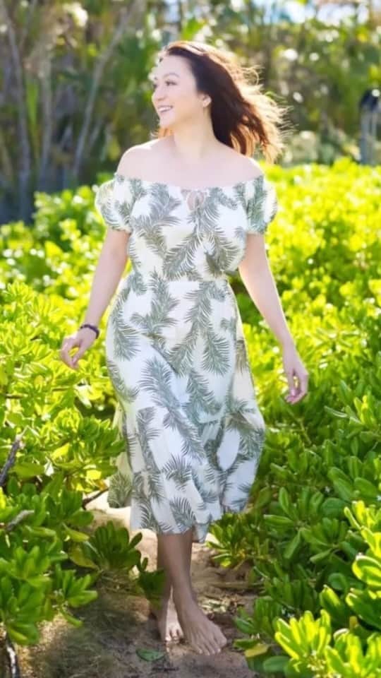 のインスタグラム：「Our Leaves Collection🌴 椰子の葉シリーズのドレス  ナチュラルレーヨン100%で 手触りも着心地も抜群✨  Comfortable and silky touch since it’s made of 100% natural rayon!   👗 Nalani Leaves Dress  📸 @nina_bythesea @angelsbythesea 💗  @angelsbythesea has been Hawaii’s resort fashion brand based in Honolulu, Hawaii, since 2010. Please visit our online store 🌺www.angelsbytheseahawaii.com Owner Designer Nina Thai (Miss Waikiki) @nina_bythesea (日本語勉強中📚🙇🏻‍♀️) Please feel free to tag your pic for a chance to be featured!  ハワイのリゾートファッション、 エンジェルズバイザシー はミスワイキキである Nina Thai によって作られたハワイオリジナルファッションブランドです🌴日本語ウェブサイトはこちら www.angelsbytheseahawaii.jp  ハワイやリゾートファッションが好きな人は是非私達のアカウントをフォローして下さい🙌また私達の商品をポストする際にタグ付けしていただいたら私達からリポストされるチャンスがあります  #angelsbytheseahawaii #angelsbythesea #resortwearw #hawaii #waikiki  #ハワイ #ワイキキ #カイルア #ラニカイビーチ #シンプルコーデ #エンジェルズバイザシーハワイ #エンジェルズバイザシー #リゾートファッション #ハワイ限定 #하와이스냅 #하와이허니문스냅」