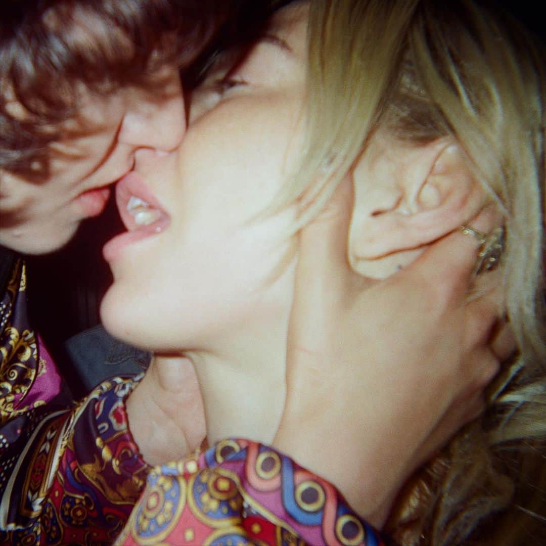 Carter Cruiseのインスタグラム：「I KISSED A GIRL & I LIKED IT.」