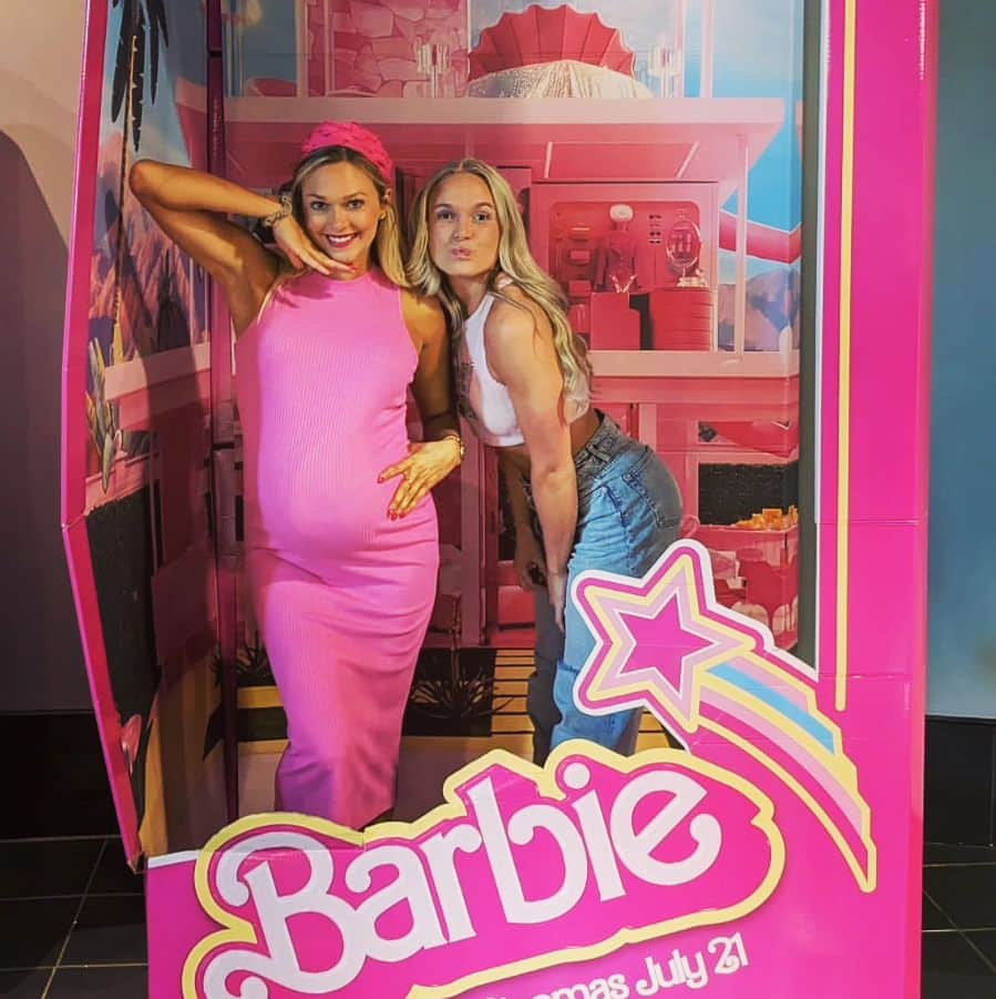 トニア・コーチのインスタグラム：「Im a BARBIE GIRL... In a BARBIE WORLD   #BARBIE #GIRLSNIGHT」