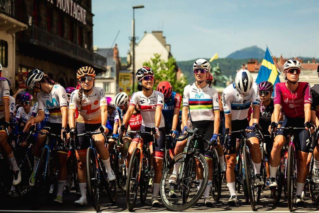 與那嶺恵理さんのインスタグラム写真 - (與那嶺恵理Instagram)「This is how I kicked off my first @letourfemmes 💛  Great honored to be here in Japan color 🇯🇵 with teammate Cyprus Camp🇨🇾 @antri.christoforou #ClappyClappy 👏🏻 . .  I was surprised everything how it is TOUR de FRANCE and I understand this is most famous racing in the world 💛 . . I can’t believe this is still stage 1 and I’m scared I can survive next 7days already though 😅 Anyway, just do it 💪🏻 . . 📸: @honorelliott + @theoclarkes  #今日のTDFFのエリさん　#HumanPoweredHealth」7月24日 5時06分 - eriyonamine