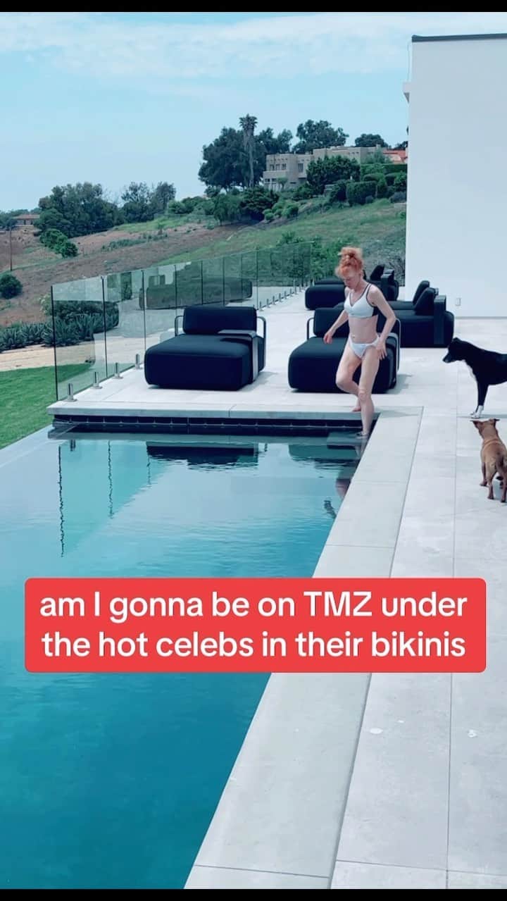 キャシー・グリフィンのインスタグラム：「This is who I am, dammit.  #kathygriffin #dealwithit #standupcomedy #standup #comedian」