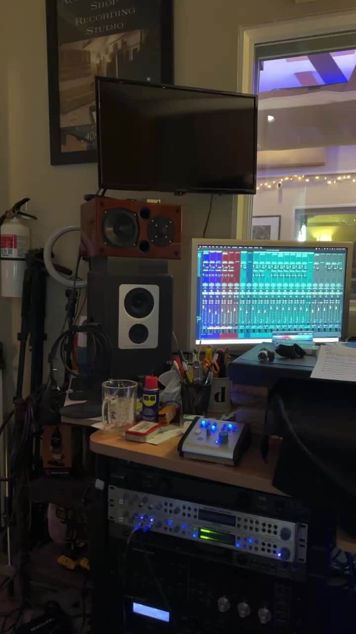 かねあいよよかのインスタグラム：「Recording now!」