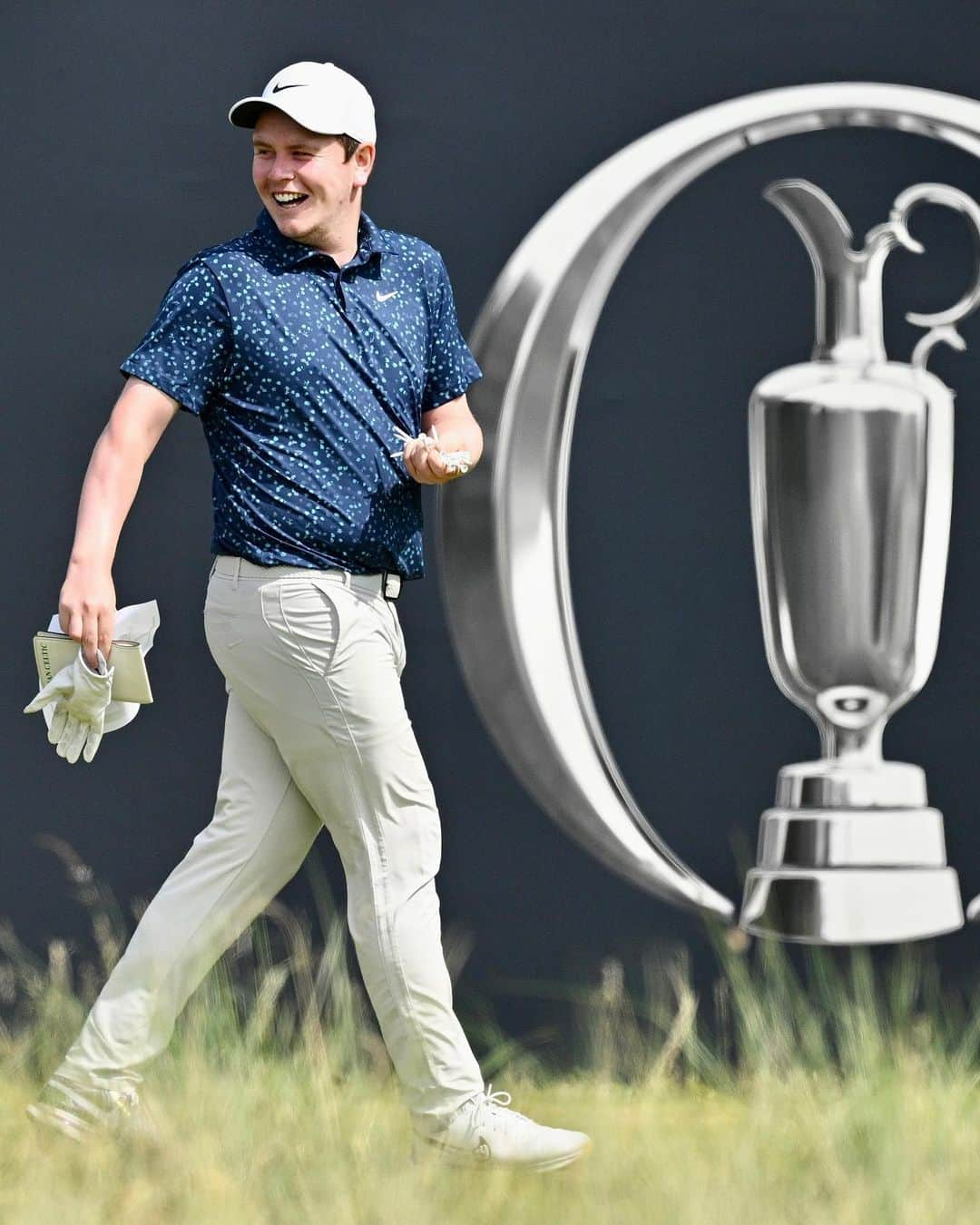 ロバート・マッキンタイアのインスタグラム：「That's 5 weeks back to back done and in the books📚  Not too bad and thanks for all the support🏴󠁧󠁢󠁳󠁣󠁴󠁿🏌️‍♂️  Time to put the feet up for a minute🏖️」