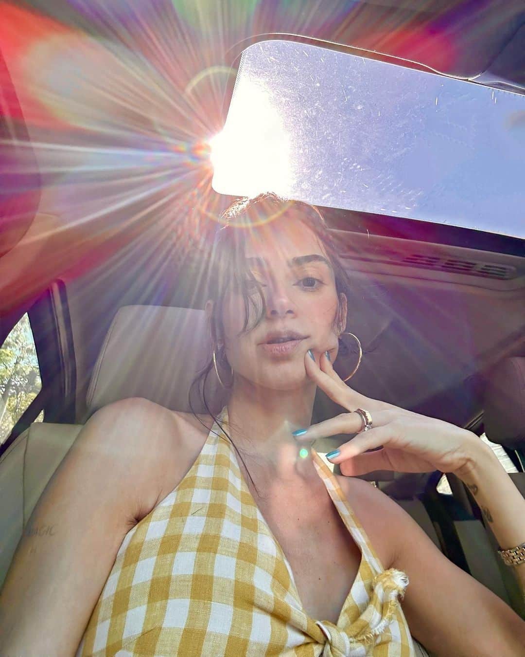 Thaila Ayalaのインスタグラム：「Domingo 🧡」