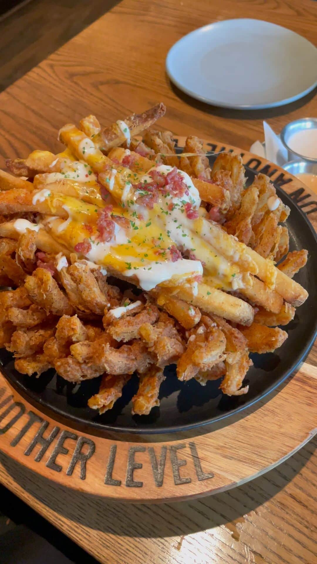 Outback Steakhouseのインスタグラム：「Just in time for dinner  🎥 Loaded Bloomin’ Onion」