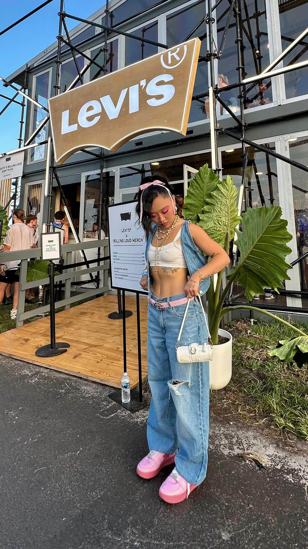 Levi’sのインスタグラム：「had the best time with @levis in miami for @rollingloud ☀️💕🏝️ #levispartner」