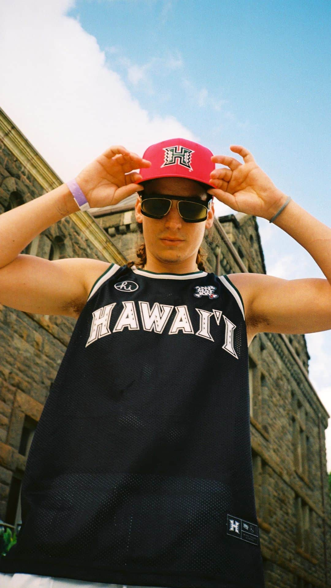 インフォメーションのインスタグラム：「UH X IN4M   Hawai’i Basketball Jersey & Red H Logo Snapback drops this Wednesday July 26th 8AM HST online at www.In4mation.co  Stop by @slashershi to check it out in person or pick up your online order.  SLASHERS  650 Iwilei Road Suite 190 Honolulu, HI 96817  #hawaiioriginals #in4mation #slashershi #hawaii #uh #universityofhawaii #basketball」