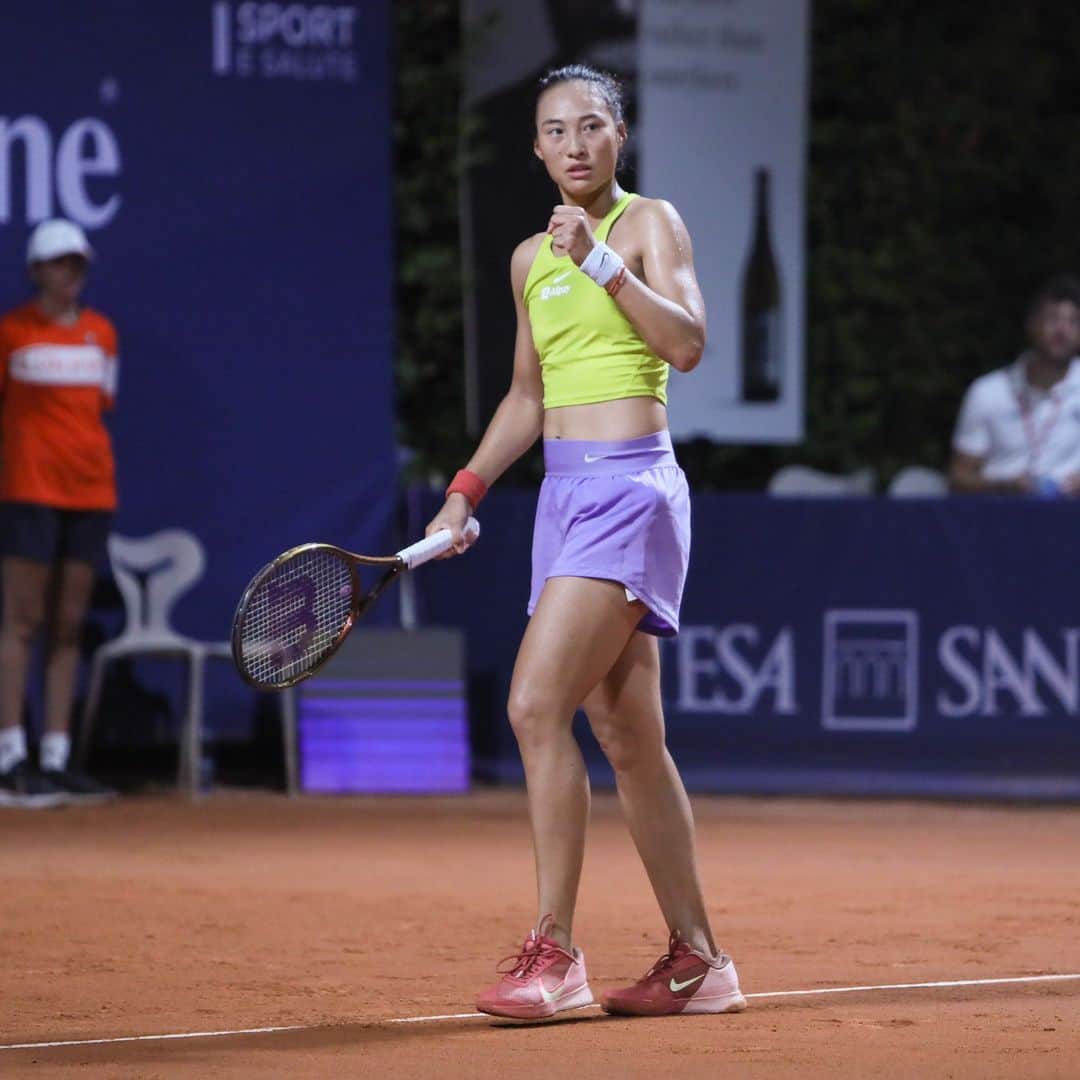 WTA（女子テニス協会）さんのインスタグラム写真 - (WTA（女子テニス協会）Instagram)「🔥 First WTA Career Title 🔥  Quinwen Zheng defeats Paolini 6-4, 1-6, 6-1 in Palermo for her first WTA title. 🏆  #PLO23 | @zhengqinwen_tennis」7月24日 6時57分 - wta