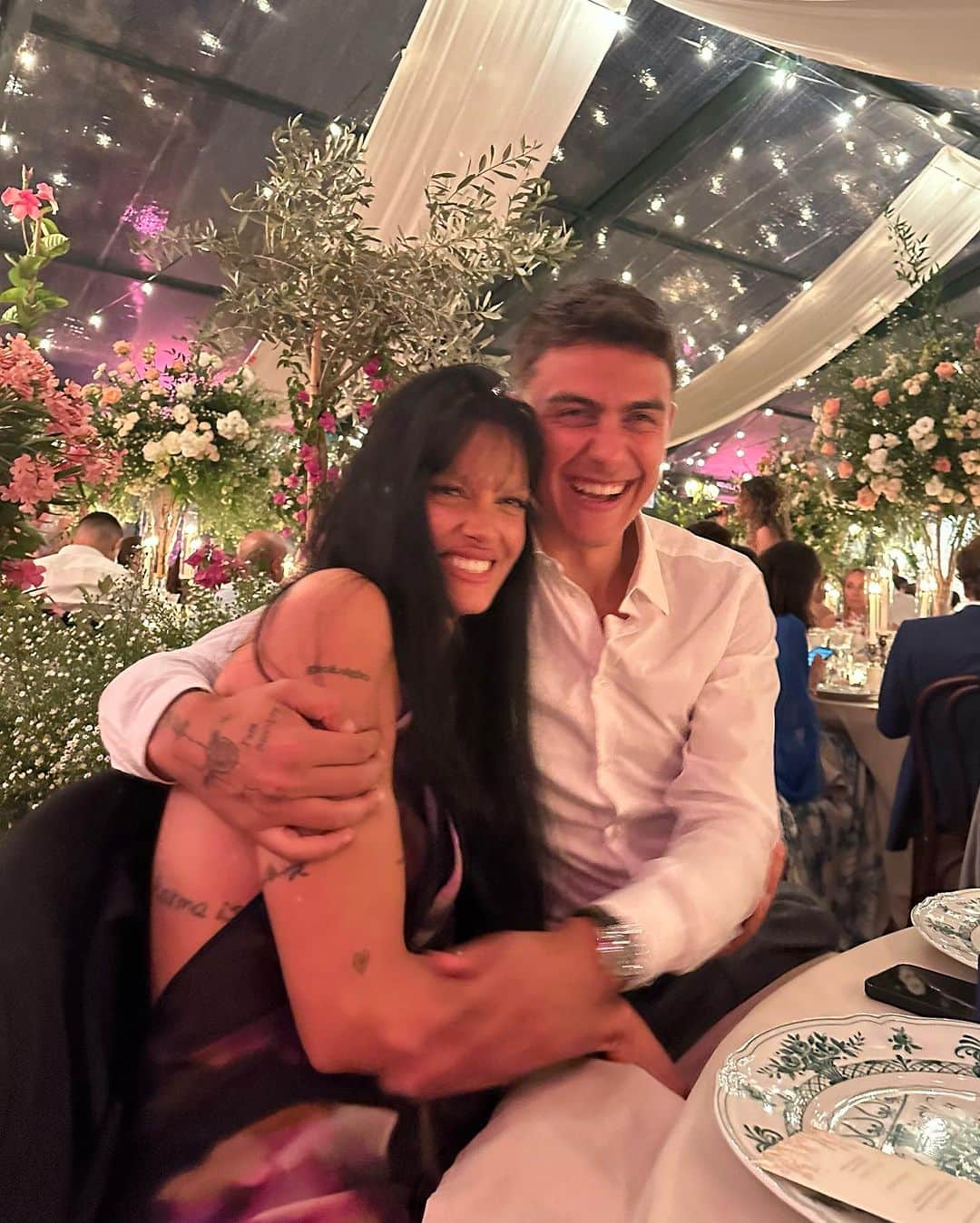 Oriana Sabatiniのインスタグラム：「5 añitos de enamorarme de vos un poquito mas todos los dias; que feliz que soy de habernos encontrado en esta vida 🤍 te amo con toda mi alma @paulodybala」