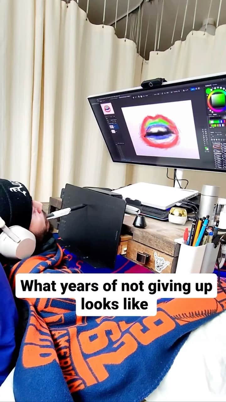 StreetArtGlobeのインスタグラム：「He drew a mouth with his mouth! 👄🤯 Introducing the insanely talented @themouthninja」
