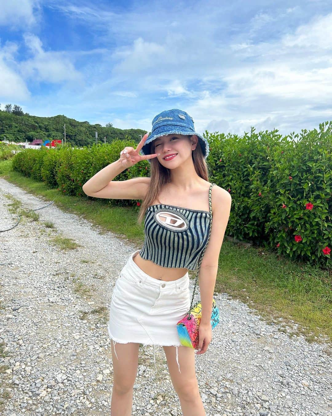 西川樹里のインスタグラム：「ずーっと夏がいい☀️💖🩵  #ootd #instalike #instafashion #okinawa #diesel #hypercouture」