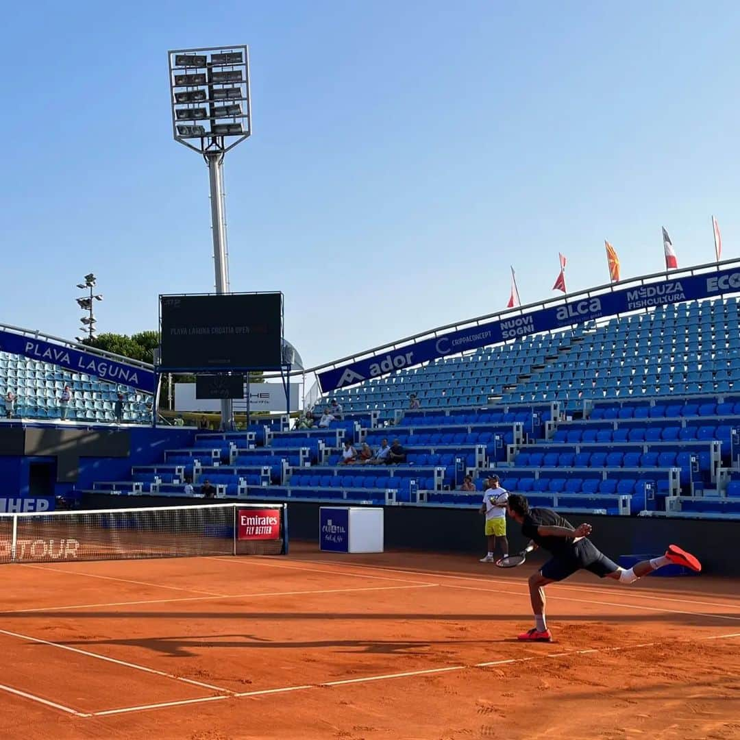 マリン・チリッチさんのインスタグラム写真 - (マリン・チリッチInstagram)「18 years ago, my incredible journey on the @atptour began right here at @croatiaopenumag. Despite facing a tough road after my knee surgery in January, my determination to keep going remains as strong as it was all those years ago.  I want to thank my Team for standing by my side during this challenging period. Your support, belief, and inspiration have been my driving force.  Now, with great excitement, I look forward to continuing my journey at @croatiaopenumag, the place where it all started so many years ago.  Wish me the best of luck! 🤞🤞🤞 .  .  .  📷 @croatiaopenumag @headtennis_official  #TeamCilic #comeback #atptour #tennis #Umag」7月24日 7時32分 - marincilic