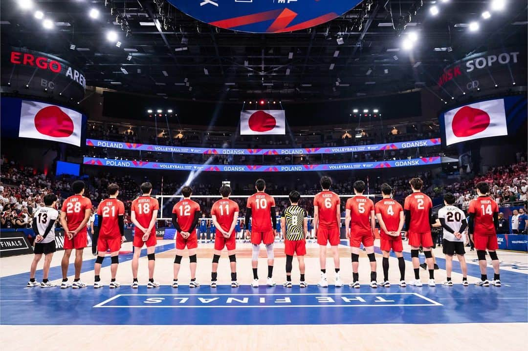 小川智大さんのインスタグラム写真 - (小川智大Instagram)「VNL🥉 日本チーム最高でした！  最後の🇺🇸🇵🇱の決勝を見てこの舞台に立ちたいとも思いましたし、もっともっと試合に出たいと改めて強く感じました🔥  次はアジア大会がありますが、一旦休みます☺︎  沢山のファンのみんな応援ありがとう！！！」7月24日 7時53分 - t____ogawa