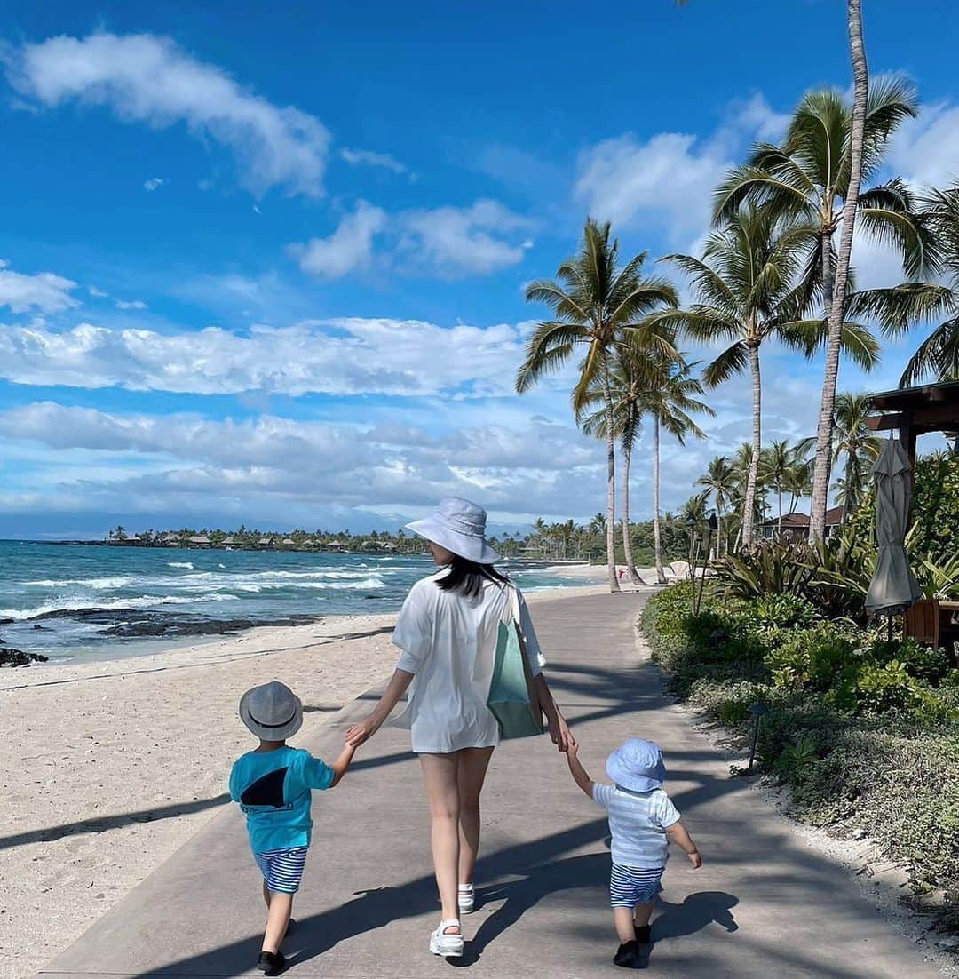 田中麻衣さんのインスタグラム写真 - (田中麻衣Instagram)「👦🏻👩🏻👶🏻🌴  慎重派の長男。 大胆な次男。  すでに全く性格が違うふたり。  #年子育児　#男兄弟」7月24日 7時58分 - maitanaka1217