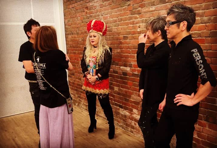 JILLのインスタグラム：「函館、ライブ後のミーグリ👍 この日は衣装を着替えない 珍しいミーグリなり。 PERSONZ、至近距離近いミーグリと リハーサルプレビューに参加したい PERSONZマニアさんは 是非、FCにご入会、下さいませ🙌  7月22日-仙台rensaホール 7月23日_函館金森ホール —————————————- PERSONZ「I AM THE BEST TOUR」 6月18日_高知県立県民文化ホール グリーンホール 6月24日_札幌CUBE GARDEN 7月02日_ヒューリックホール東京 7月22日-仙台rensaホール 7月23日_函館金森ホール 8月04日_名古屋ダイアモンドホール 8月05日_大阪クラブクワトロ 8月11日_新潟LOTS 8月12日_高崎芸術劇場スタジオシアター 8月26日_福岡電気みらいホール —————————————-  #jillpersonz  #personz  #youtubepersonzチャンネル #note  #jillpersonz  #エアプレ #JILLプレ #ラジオ高崎 #三味線JILL屋」