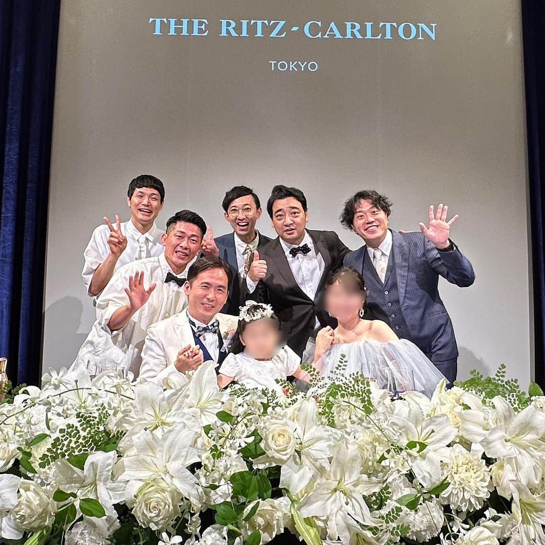 のインスタグラム：「トレンディエンジェル斎藤の結婚式に行ってまいりました😆コロナで数回の延期を経て5年以上経ってのやっとの結婚式。斎藤らしい笑いだらけの最高の会でしたわ❗️  #もう中学生こがけんエハラという同期の数少ない生き残りが揃ってカッコいい #もう中エハラジャンポケ斎藤が同じ歳でカッコいい #BKBの安定の盛り上げカッコいい #新郎が髪生えたらカッコいい」