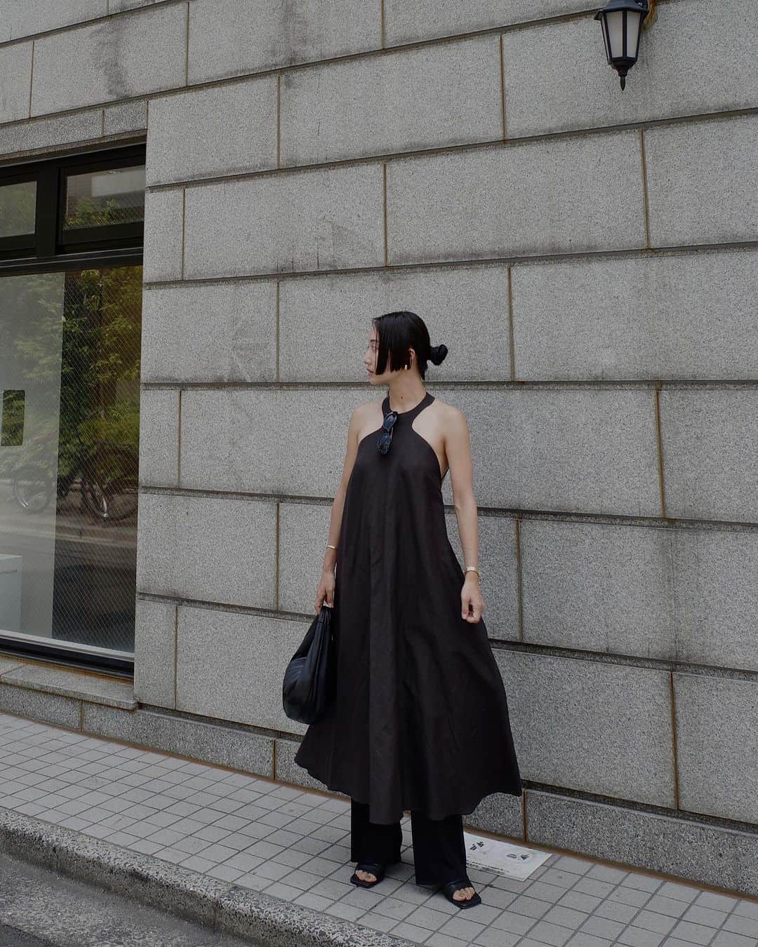 Icumi Oohamaのインスタグラム：「好きな服と好きなBar。  dress @teloplan_official  Bar @12twelv」