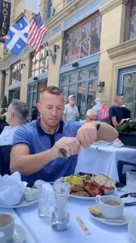 ジョルジュ・サンピエールのインスタグラム：「I always eat my breakfast late since I’m on time restricted eating protocole. It makes me feel so much better.」