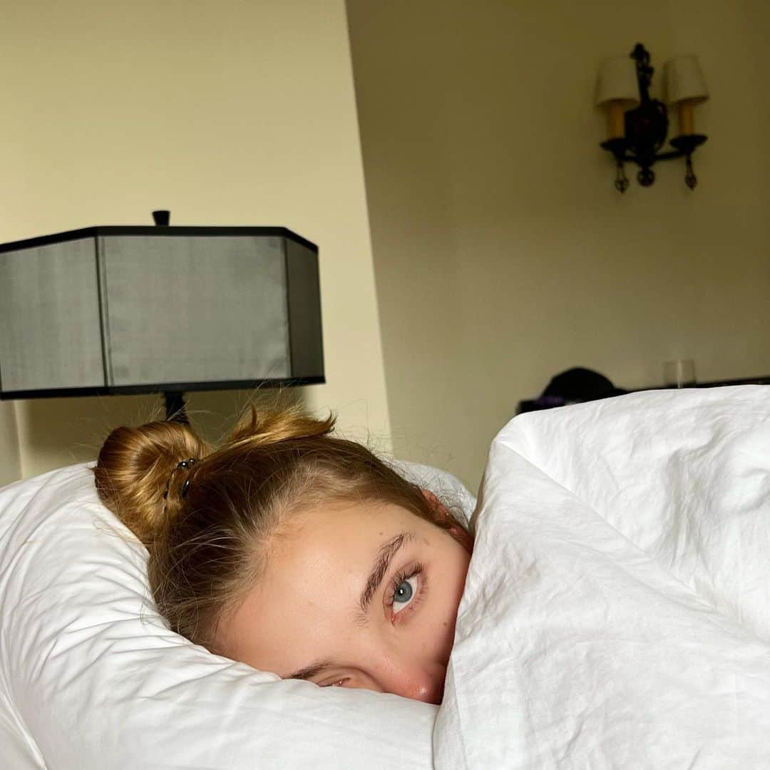 レイチェル・ヒルバートのインスタグラム：「A true LAzy LA Sunday. 💤💤💤」