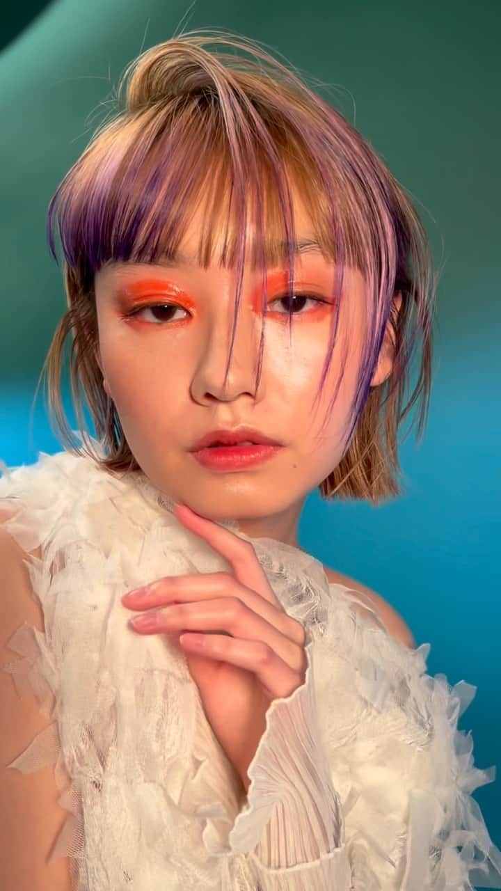 栗原貴史のインスタグラム：「IZANAGI 8月号　オフショット4  「Convivium」 共に過ごし、共に考え、共に進む。  @shota_umetsu  @takasaki_aoi  @jp_kab  @zen_amano  @peekaboo_newoman_shinjuku @peekabooacademyofficial @peekaboosalonsofficial @peekaboo_webacademy  #新宿美容室  #newoman新宿  #骨格補正  #骨格補正カット #ボブ  #グラボブ  #ショートヘア #ショートカット #ショートボブ #丸みショート #ゆとりショート #フェイスレイヤー #クリエイティブ撮影  #クリエイティブヘア  #izanagi  #イザナギ  #facelayerd #shortcut #hairistyle #contrastdesign #contrastcolor #bob #peekabooneeomanshinjuku」
