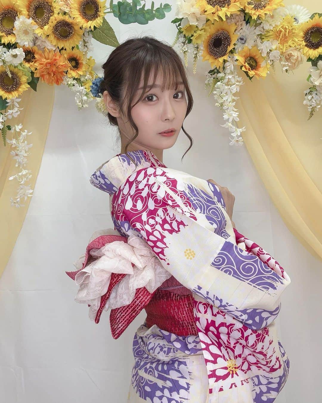 雪音まりな（まーりん）さんのインスタグラム写真 - (雪音まりな（まーりん）Instagram)「. @asakusa_kimono.niji さんの浴衣🍧 「この浴衣、絶対似合います！」って着付けのお姉さんがオススメしてくれました🎐 ヘアセットも可愛くしてもらったよ☺️ こういう時じゃないとアップヘアはあまりやらないから嬉しいな。 帯も後ろがフワフワで可愛いの👼💓 白ベースに見えますが薄いイエローベースの浴衣です👘 . .  PR @asakusa_kimono.niji #浴衣レンタル #浅草レンタル浴衣 #浅草浴衣レンタル #浅草レンタル着物 #浅草ネイルサロン虹 #浅草着物レンタル虹 #浅草着物レンタル」7月24日 8時49分 - yukine_dayo