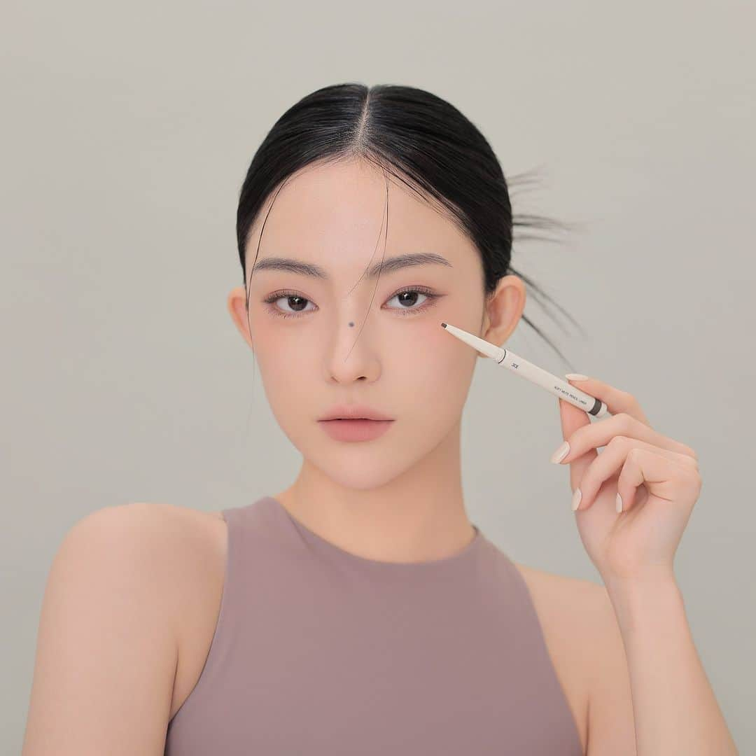 3CE Official Instagramさんのインスタグラム写真 - (3CE Official InstagramInstagram)「3CE SOFT MUTE PENCIL LINER # ASH GRAY 그레이와 브라운의 적정 밸런스를 맞춰 자연스럽고 활용도 높은 애쉬 그레이   #3CE #3CESTYLENANDA #3CELINER #EYELINER #3CESOFTMUTEPENCILLINER」7月24日 9時00分 - 3ce_official