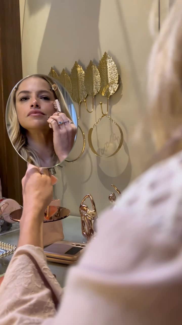 アガサ・モレイラのインスタグラム：「Óbvio que não poderia faltar a Graça na trend Barbie Girl, e de quebra mostrando um pouco dos estúdios pra vocês.. she’s living in her own world.  ps: eu tambem sou uma Barbie girl mas do meu jeitinho ♥️」