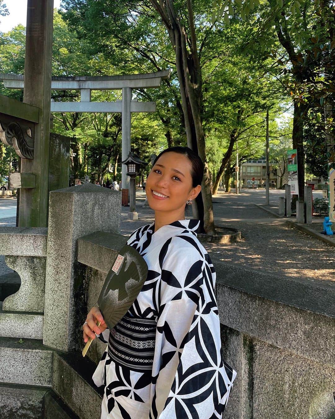 二宮愛のインスタグラム：「あんず飴がすきなんですけど、 なかなか売ってないんですよね。  新曲きいてねー ↓↓↓↓↓↓↓↓↓ https://lnk.to/AN_SBD」