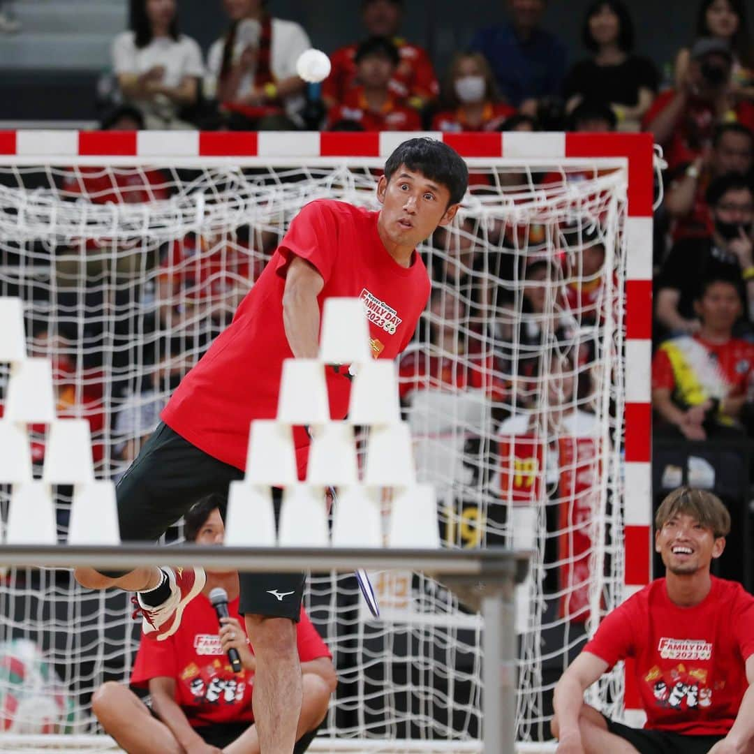 名古屋グランパスさんのインスタグラム写真 - (名古屋グランパスInstagram)「ファン感謝デー JOYSOUND  presents Nagoya Grampus FAMILY DAY 2023  体育館競技対決& スタンド借り物競走  #藤井陽也 #マテウスカストロ #レオナルド #河面旺成 #米本拓司 #ターレス #金鯱グランパスくん #稲垣祥 #酒井宣福 #永井謙佑 #内田宅哉  #名古屋グランパス #grampus #つむぐ」7月24日 19時59分 - nagoyagrampus