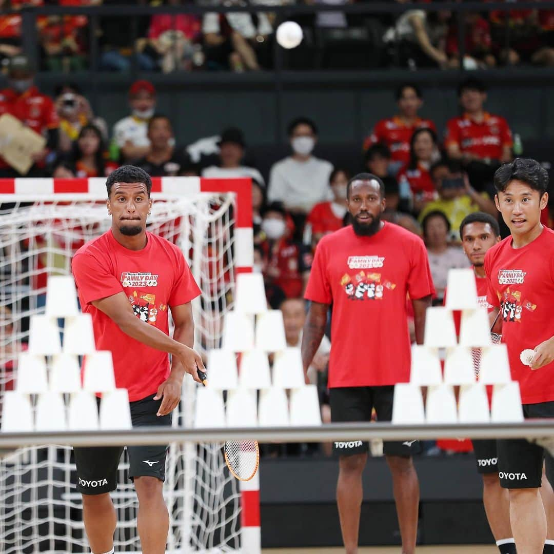 名古屋グランパスさんのインスタグラム写真 - (名古屋グランパスInstagram)「ファン感謝デー JOYSOUND  presents Nagoya Grampus FAMILY DAY 2023  体育館競技対決& スタンド借り物競走  #藤井陽也 #マテウスカストロ #レオナルド #河面旺成 #米本拓司 #ターレス #金鯱グランパスくん #稲垣祥 #酒井宣福 #永井謙佑 #内田宅哉  #名古屋グランパス #grampus #つむぐ」7月24日 19時59分 - nagoyagrampus