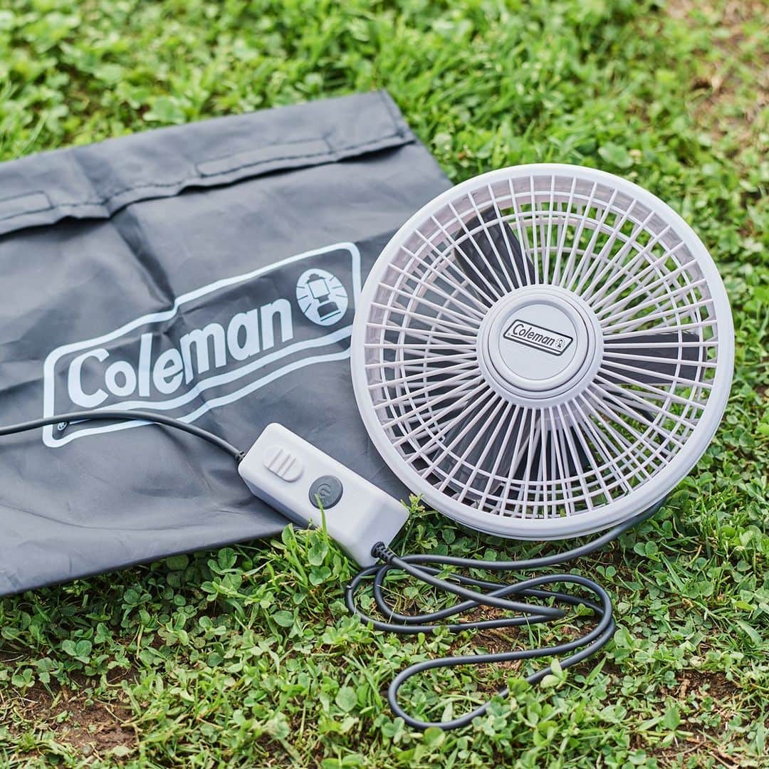 Coleman Japanのインスタグラム：「【テント内を快適にする "リバーシブルファン" をプレゼント！】  灯そう感謝祭 2023夏『ダークルームエアー2ルームフェア』は、8月6日（日）まで開催中！  今なら、夏のキャンプに最適な2ルームテント「タフスクリーン2ルームエアー/MDX+」または「タフスクリーン2ルームエアー/LDX+」のご購入でオリジナルカラーの「リバーシブルファンベンチレーション」を先着2,000名様にプレゼント。  ファンを使用することで、外気を取り込みこもった熱や湿気を排出し、更にテント内が快適になります。  詳細・対象店舗は @coleman_japan 公式サイトにてご確認ください。  ▶︎灯そう感謝祭 2023夏 https://www.coleman.co.jp/special/tomoso/2023summer/  .  #灯そう #灯そうコールマン #灯そうColeman #Coleman #コールマン #Camp #キャンプ #Outdoor #アウトドア #灯そう感謝祭 #灯そう感謝祭2023夏」