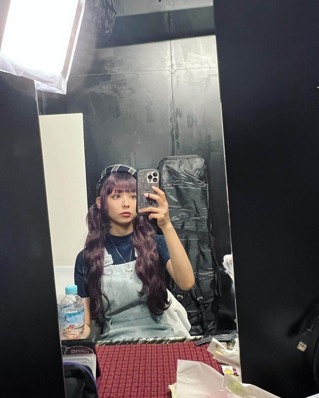最上もがのインスタグラム：「ウィッグシリーズはこれでおしまい。🤲  最近、娘が寝たら 疲れすぎて、ぼけーっと 1人反省会してる。  みんなもおつかれさま！ 良い夢を。🌝」