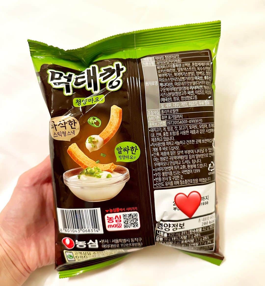 とぎもちさんのインスタグラム写真 - (とぎもちInstagram)「. 韓国の新商品 モッテカンチョンヤンマヨ味！  これがこの前発売して以来 かなりの人気らしくて コンビニでは売り切れ続出！！  干した魚のピリッと唐辛子マヨで めちゃくちゃクセになる味😭  見つけたら絶対買うべき！！  #モクテカン #モクテカンチョンヤンマヨ味 #韓国 #韓国コンビニ #韓国お菓子 #ノンシム #農心 #韓国土産 #먹태깡 #먹태깡청양마요맛 #편의점 #과자 #신제품 #とぎもちモクテカン #とぎもちお菓子 #とぎもち韓国お菓子」7月24日 18時35分 - togistagram