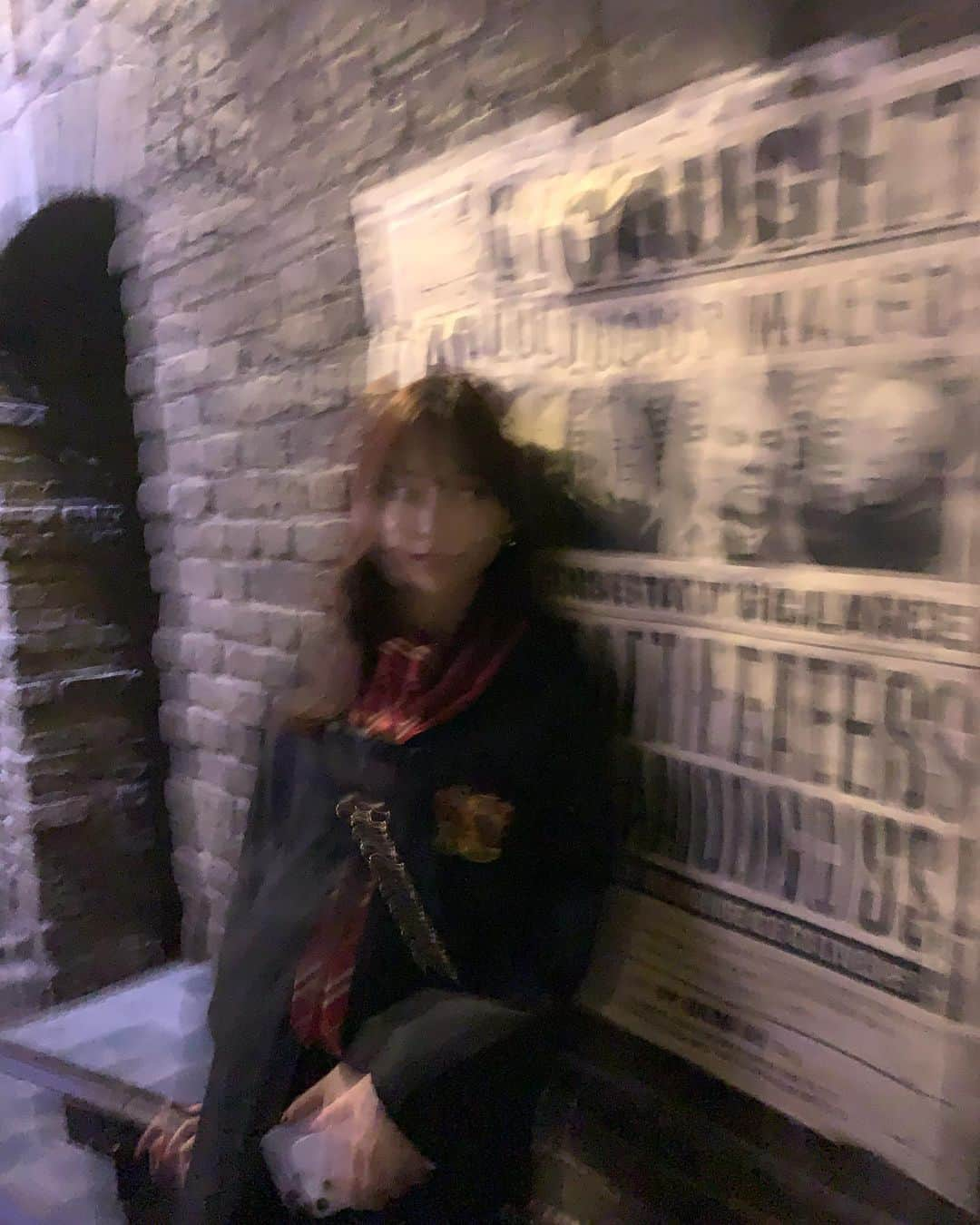 野島樺乃のインスタグラム：「△⃒⃘ . . . 愛してやまない Harry Potterの世界  ツアー中、すごい、感動、の連続で リアルにわたし 目輝いてたと思います🥹 . . . この時代に生きれて幸せだよ~；； . . #harrypotter  #harry   #ハリポタツアー #ハリポタ   #ハリポタコーデ   #ハリーポッター   #グリフィンドール   #グリフィンドールコーデ」