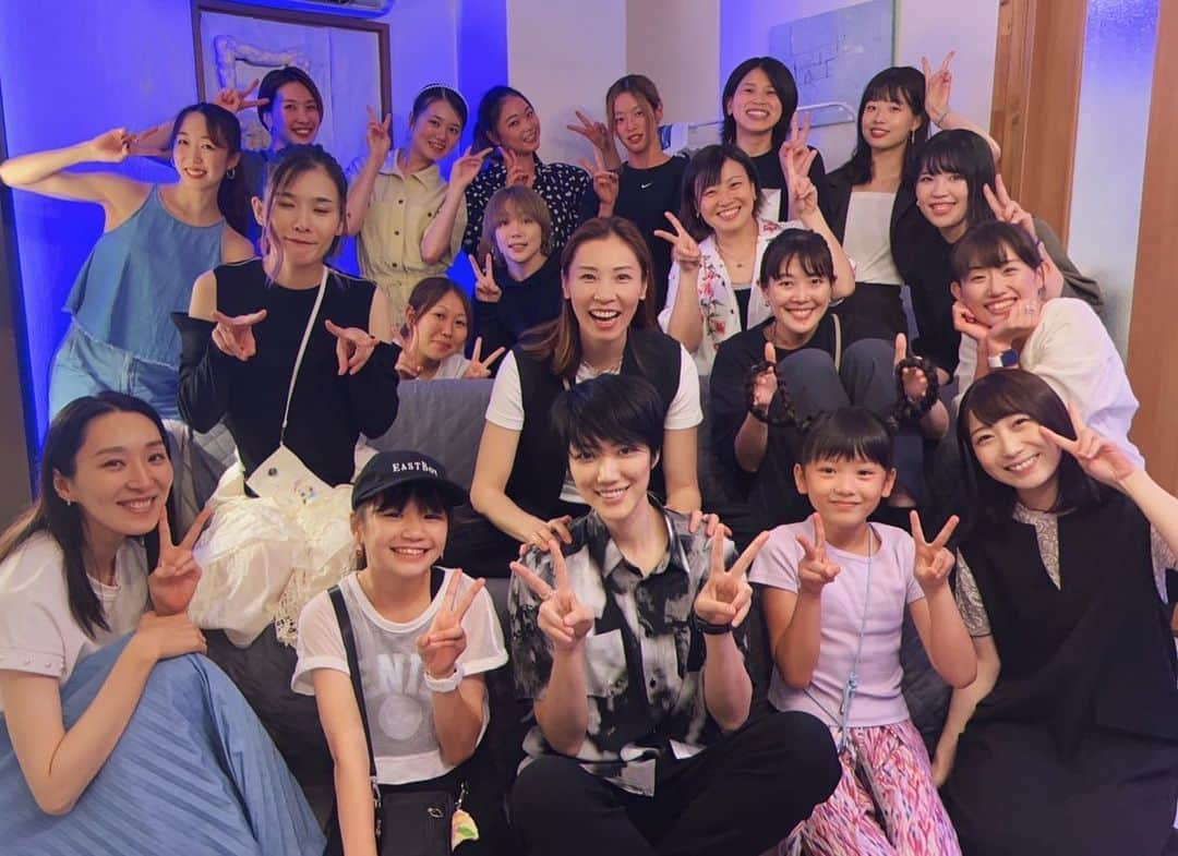 麻央侑希さんのインスタグラム写真 - (麻央侑希Instagram)「ひっさーーーーしぶりに 禺伝メンバーとの再会！  この座組がこうして皆仲良く、そして楽しく過ごせるのは七海さんが座長だったからこそ。  大好きだーー！！  ※人がいすぎるのでメンションはなしにしました🙆‍♀️  #禺伝　#再会　#良いパワー」7月24日 18時38分 - maoyuuki