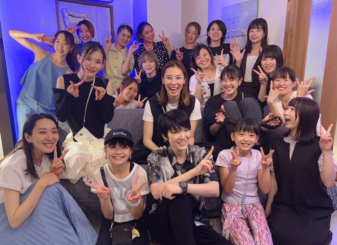 麻央侑希さんのインスタグラム写真 - (麻央侑希Instagram)「ひっさーーーーしぶりに 禺伝メンバーとの再会！  この座組がこうして皆仲良く、そして楽しく過ごせるのは七海さんが座長だったからこそ。  大好きだーー！！  ※人がいすぎるのでメンションはなしにしました🙆‍♀️  #禺伝　#再会　#良いパワー」7月24日 18時38分 - maoyuuki