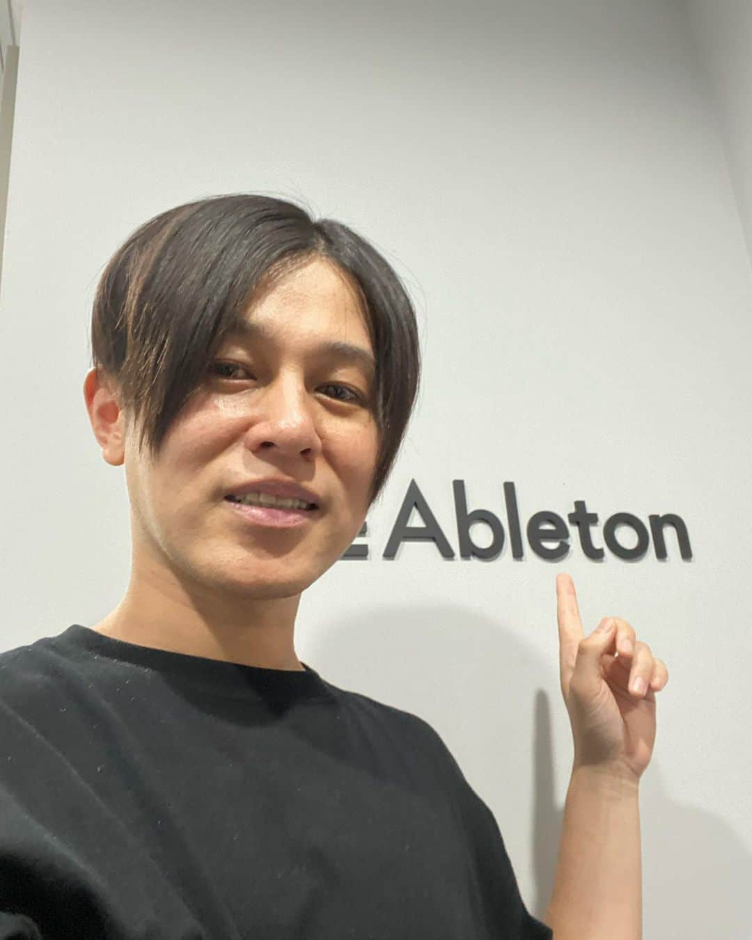 DE DE MOUSEのインスタグラム：「今日はAbletonにお邪魔させていただきました！ Push3で遊んだりAbleton愛を語ったり最高に楽しかったです！ 傍嶋さん、谷口さん、石場さん、ご対応いただきありがとうございました！  #dédémouse #dedemouse #電電鼠 #デデマウス #ableton #abletonlive #abletonpush」