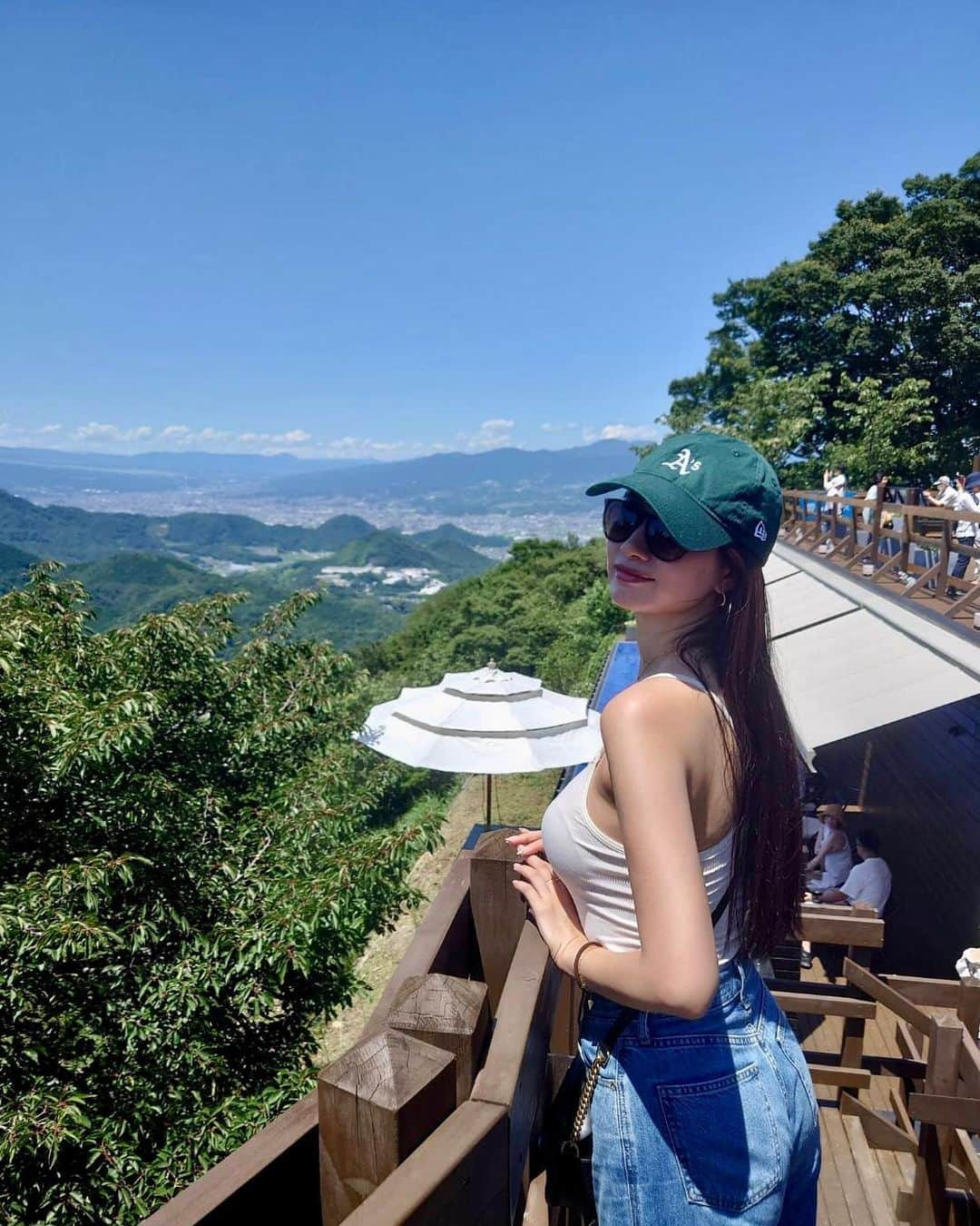 水上桃華のインスタグラム：「富士山🗻 梟🦉とはじめてふれあった！大きな梟は最初怖かったけどすごいおとなしくてふわふわでかわいい♡ おばあちゃんにポストカード📮  #伊豆パノラマパーク #碧テラス #静岡県 #絶景 #日本の絶景 #富士山 #梟 #mtfuji #amazingview #静岡観光」